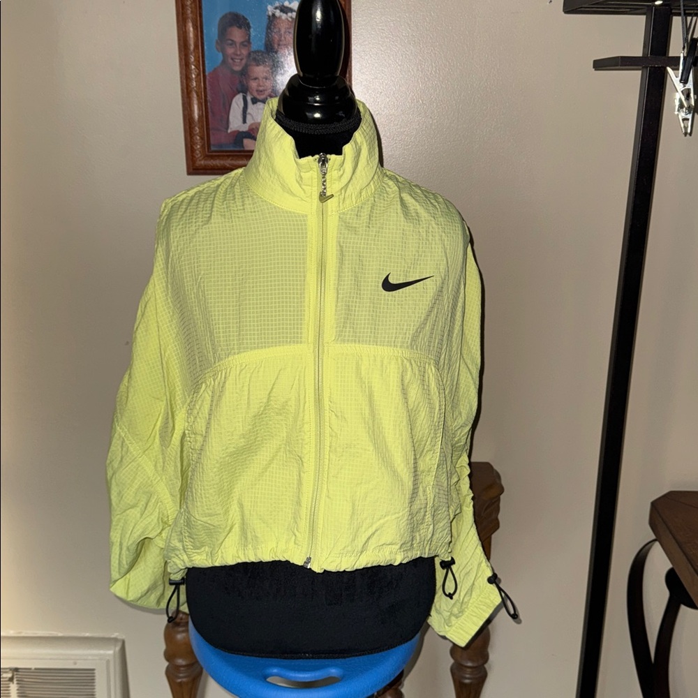 Nike cropped yellow windbreaker